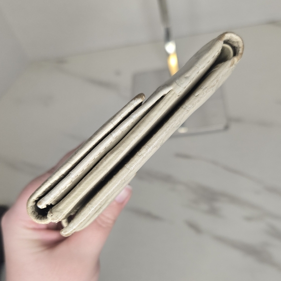 Gucci GG Guccisima Monogram Off White Leather Compact Wallet - Picture 4 of 12